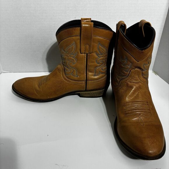 Women’s 8.5 Cowboy Boots Dingo Leather Western  Tan Short Pull-On Stitch Detail - Picture 2 of 8